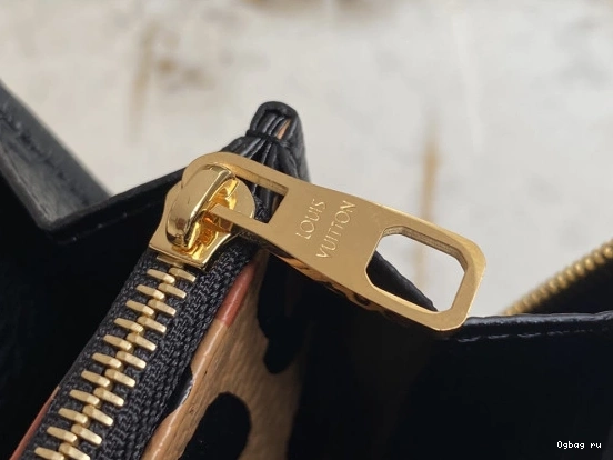 ZIPPY LOUIS VUITTON WALLET 0824